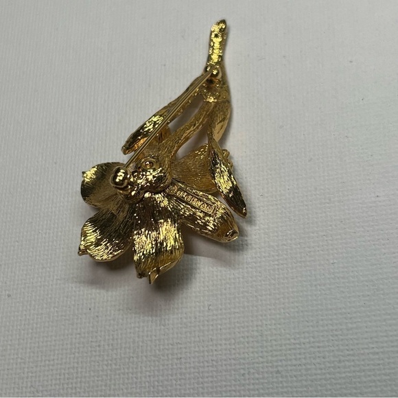 VINTAGE D'Orlan Signed Gold Tone Faux Pearl Flower Brooch - Picture 5 of 8